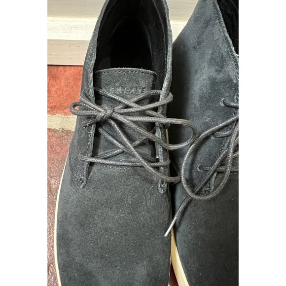 Everlane Black Suede Chukka Boots with Minimalist Design